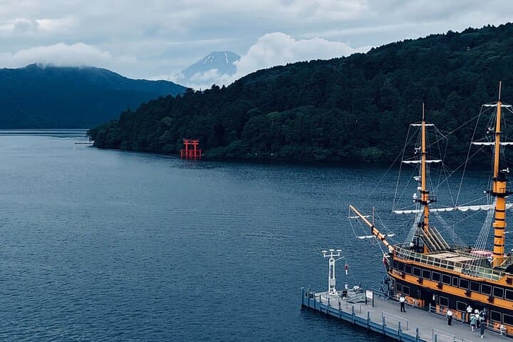 Fuji and Hakone Private Tour with English Guide and Photography — photo 4