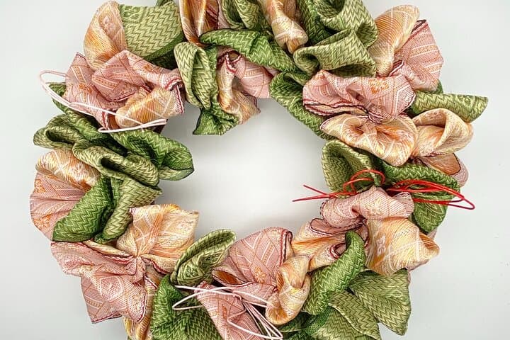 Handmade wreath experience using tatami mat edges in Tokyo — photo 6