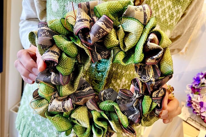 Handmade wreath experience using tatami mat edges in Tokyo — photo 10
