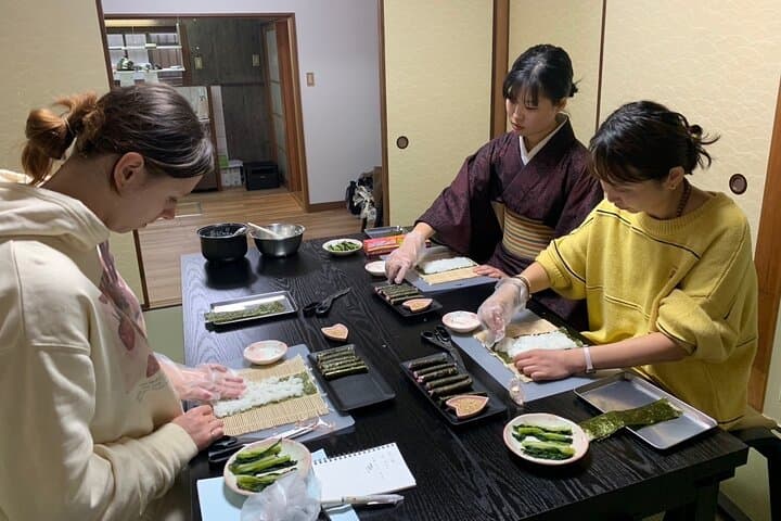 Kyoto : Art Sushi Rolls Experience in 150 Years Old Townhouse — photo 4