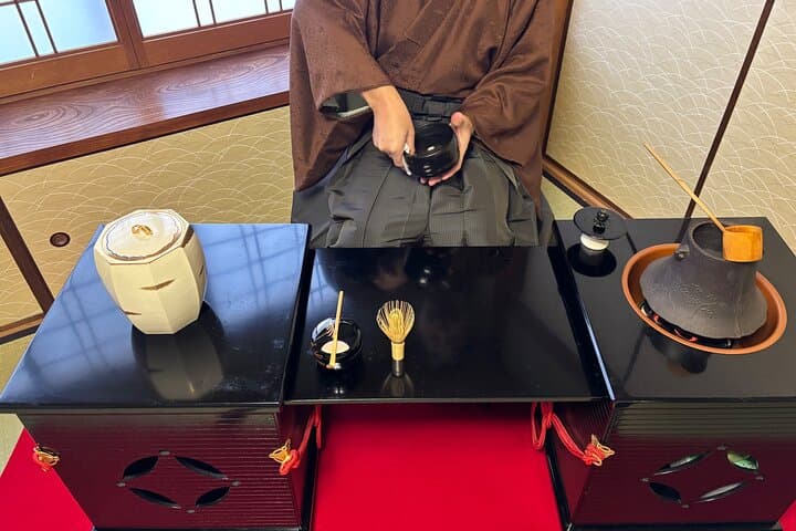 Kyoto :Tea Ceremony in 150 Years Townhouse with Tables and Chairs — photo 1