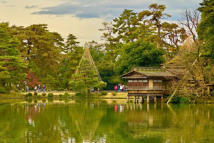 Kanazawa Half Day Private Tour - Castle, Garden, Geisha District — photo 13