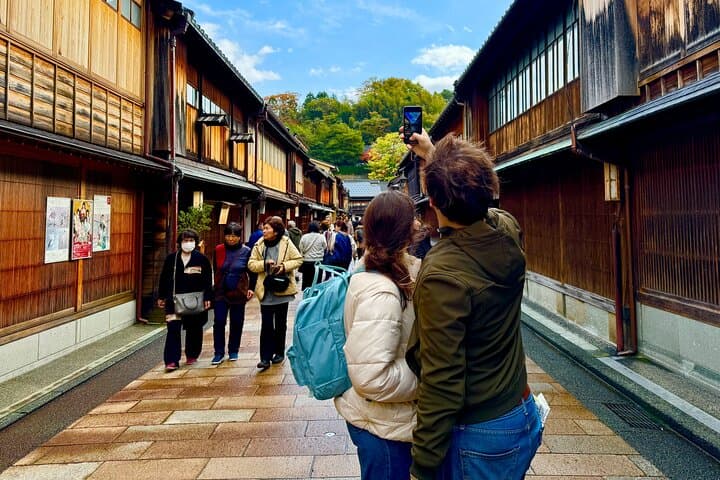 Kanazawa Half Day Private Tour - Castle, Garden, Geisha District — photo 2