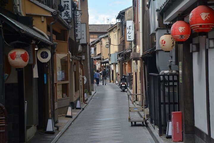 Kyoto Gion Tour with Cuisine and Maiko Show (private in option) — photo 5