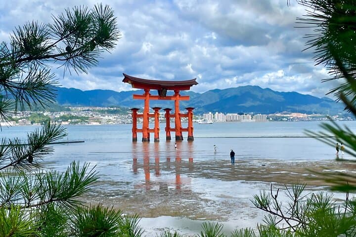 Hiroshima & Miyajima: UNESCO A-Bomb Dome & Itsukushima with Local — photo 11