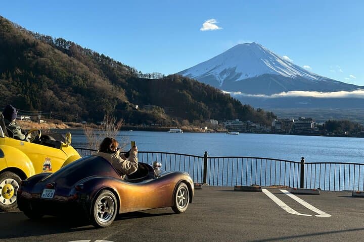 Cute & Fun E-Car tour following guide around Lake Kawaguchiko — photo 18