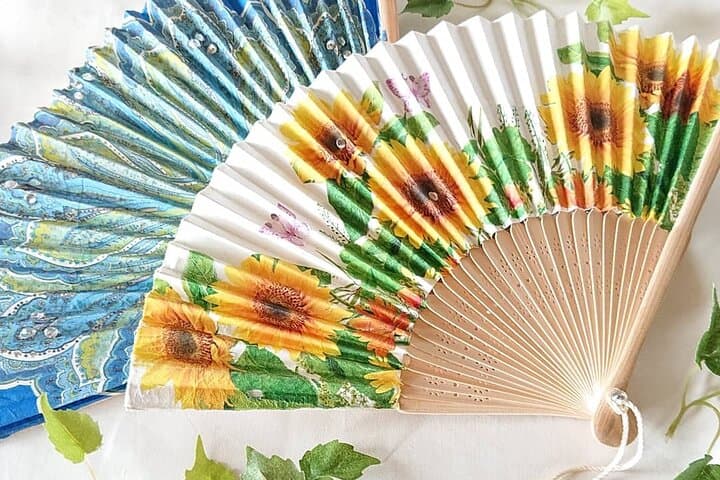 Making traditional Japanese cultural fans in Tokyo — photo 2