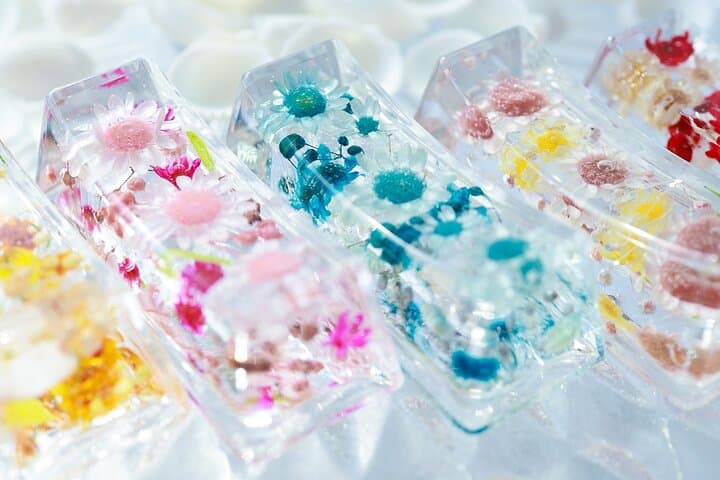 Making Herbarium chopstick rests with dried flowers in Tokyo — photo 3