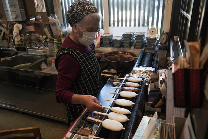 Nakasendo Post Town Trekking and Izakaya Hopping Tour — photo 3
