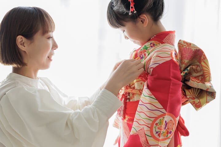 Wearing a Kimono a Traditional Japanese Outfit — photo 4