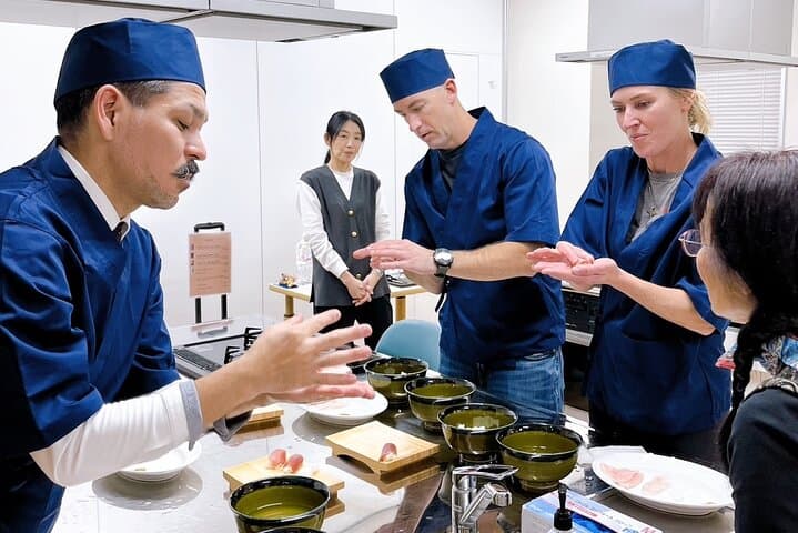 Sushi Making Experience Class in Naha Makishi Public Market — photo 18