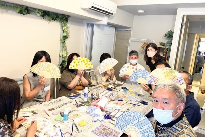 Making traditional Japanese cultural fans in Tokyo — photo 7