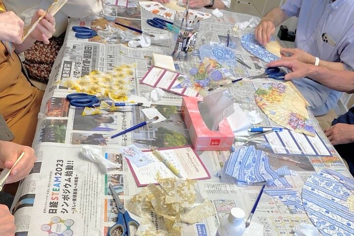 Making traditional Japanese cultural fans in Tokyo — photo 9