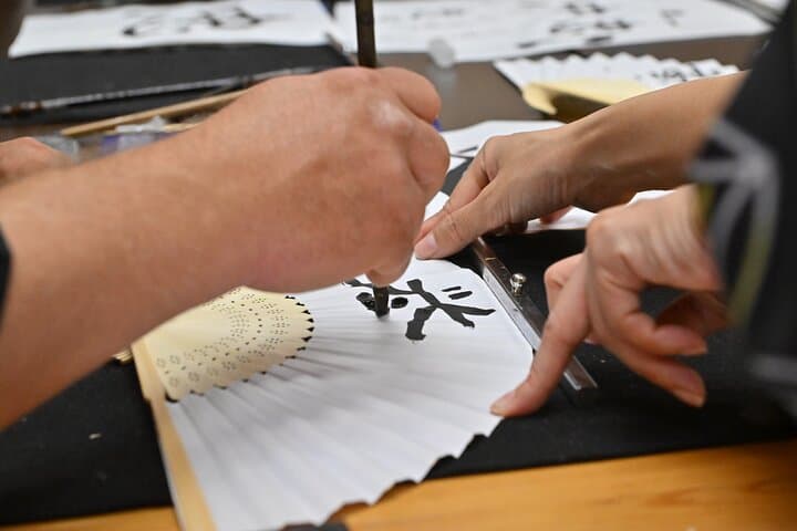 Learning Zen of Japanese Calligraphy in kimono near Osaka Castle — photo 16