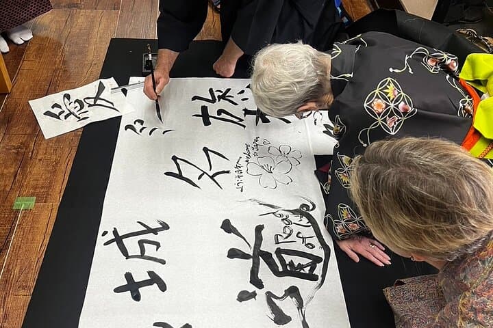 Learning Zen of Japanese Calligraphy in kimono near Osaka Castle — photo 15