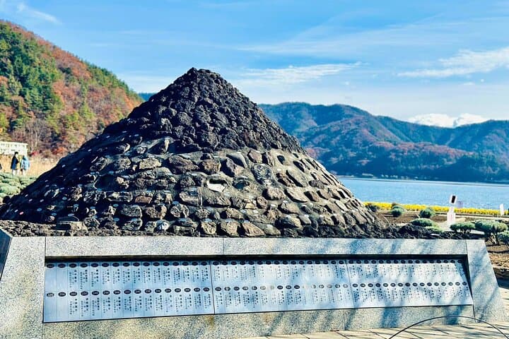 Mt. Fuji and Gotemba Outlet Private Day Trip From Tokyo — photo 16