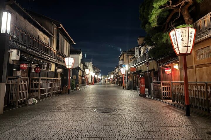 Kyoto Magical Night English Tour: Gion & Fushimi Inari Shrine — photo 19
