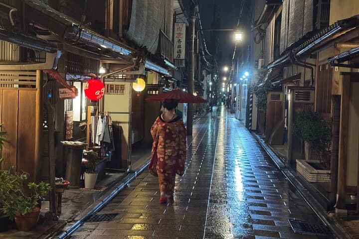 Kyoto Magical Night English Tour: Gion & Fushimi Inari Shrine — photo 2