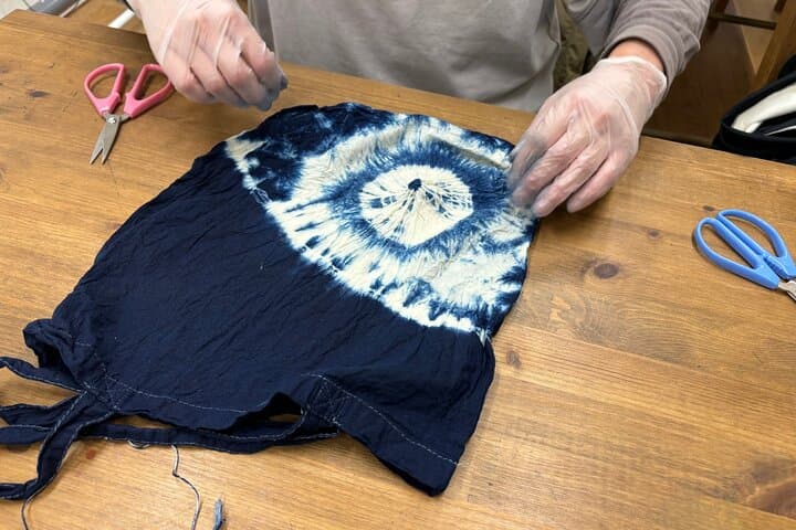 Japan's Indigo Dyeing Experience - Bring Your Own Cloth to Dye — photo 2