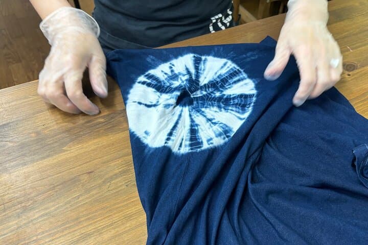 Japan's Indigo Dyeing Experience - Bring Your Own Cloth to Dye — photo 3