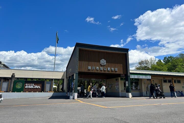 Private Day Trip to Asahiyama Zoo and Biei Blue Pond — photo 9