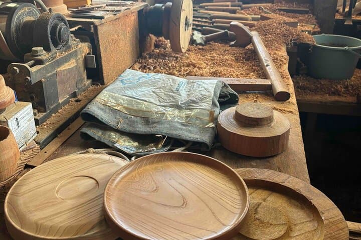 Lacquer Polishing Create Unique Japanese Tableware — photo 4