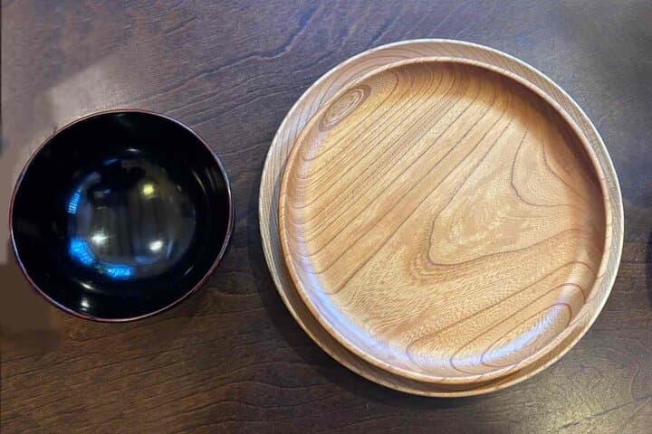 Lacquer Polishing Create Unique Japanese Tableware — photo 3