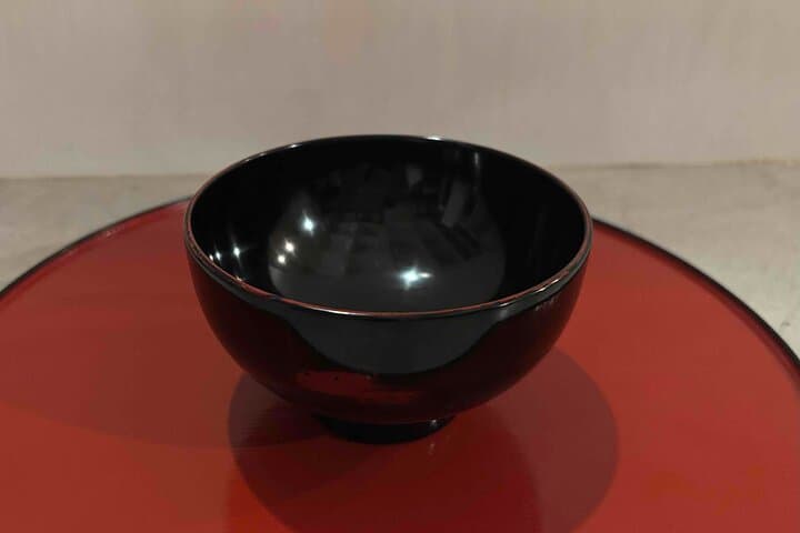 Lacquer Polishing Create Unique Japanese Tableware — photo 5