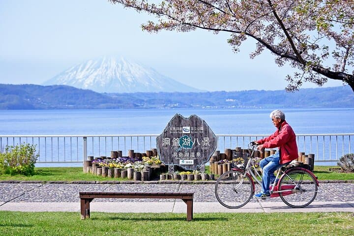 Hokkaido: Lake Toya, Bear Ranch and Sapporo Otaru Full Day Tour — photo 3