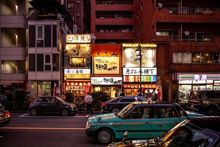 Tokyo Private Night Tour with a Local – Bars, Drinks & Culture — photo 3