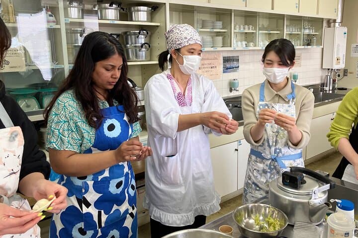 Miso Ramen Gyoza and Matcha Cooking Class Professional Teacher — photo 2