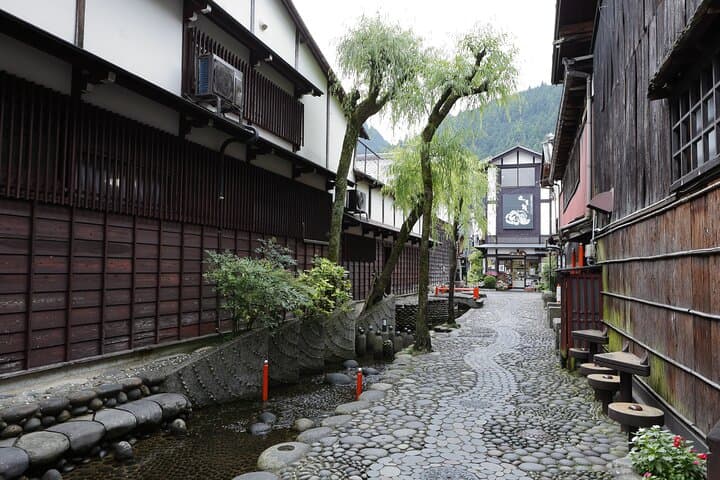 Gujo Hachiman Castle Town Stroll | Edo Streets & Sampuru Crafting — photo 2