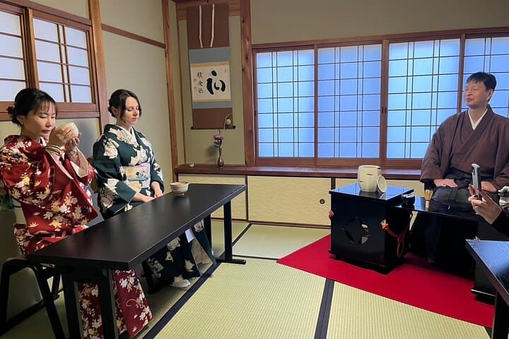 Kyoto :Tea Ceremony in 150 Years Townhouse with Tables and Chairs — photo 11