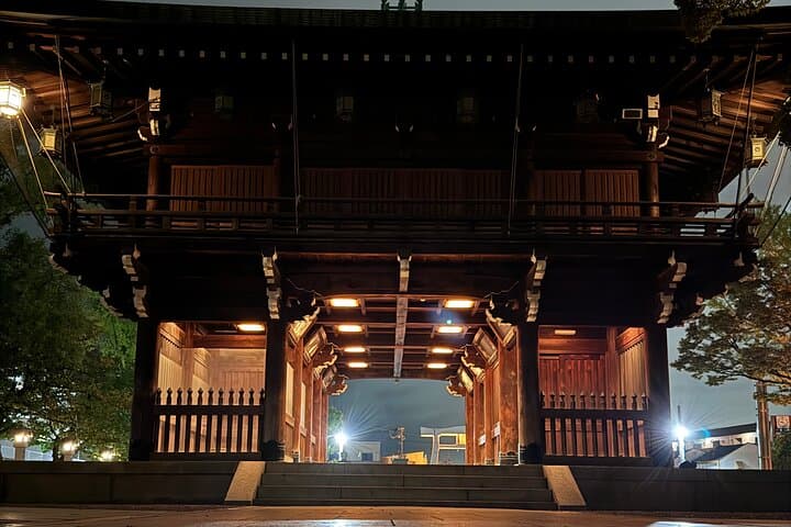 Osaka Night Shrine Tour — photo 2