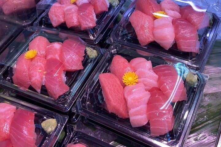 Tsukiji Fish Market Walking Tour with English Speaking Guide — photo 2