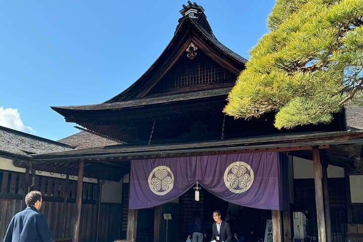 Takayama Jinya & Old Town Private Walking Tour — photo 6