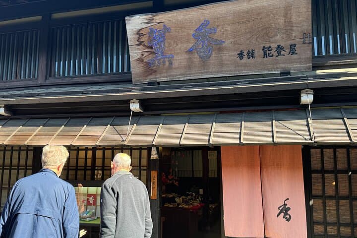Takayama Jinya & Old Town Private Walking Tour — photo 8
