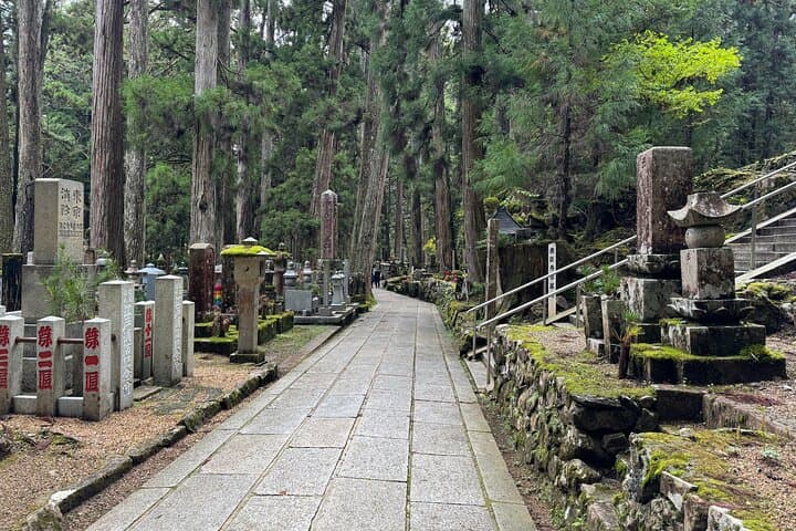 Koyasan: Must-See Okuno-in Cemetery 2-Hour Guided Tour — photo 15