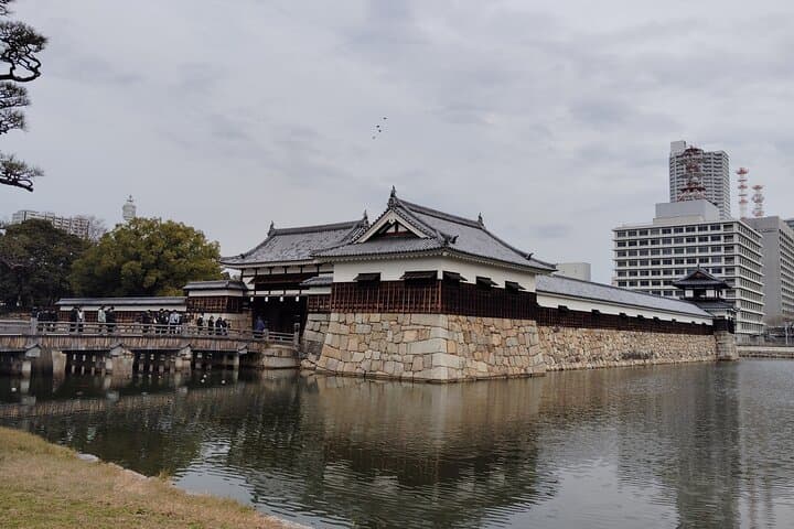 Hiroshima Castle 1h guide tour — photo 5