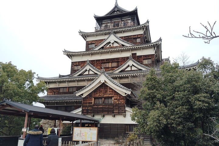 Hiroshima Castle 1h guide tour — photo 2