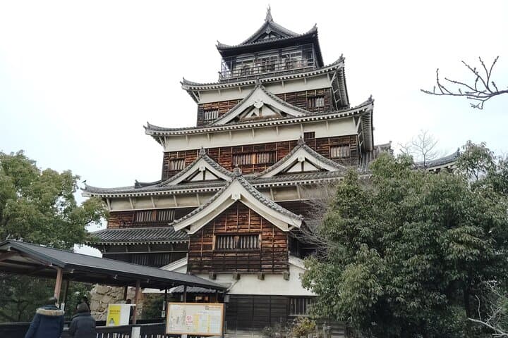 Hiroshima Castle 1h guide tour — photo 10