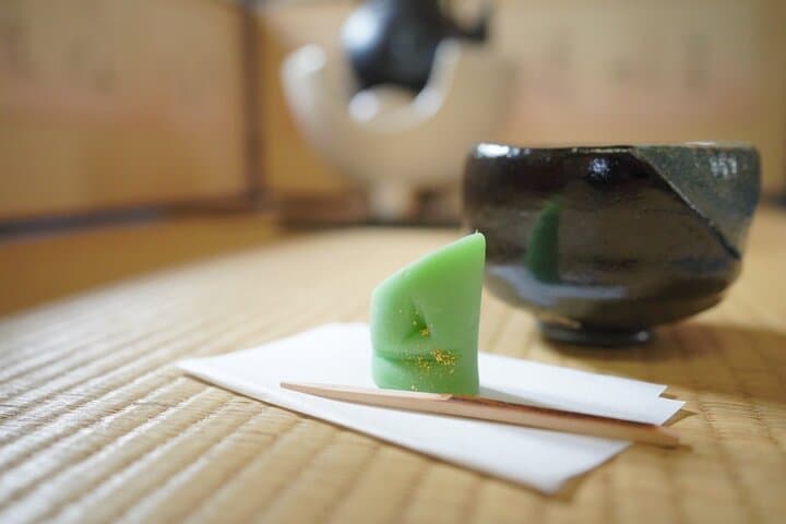 Japan's Customs of Ikebana Art, Tea Ceremony & Kimono Welcome — photo 2