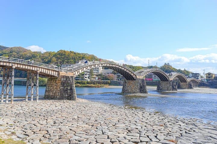 Kintai Kyo Bridge and Iwakuni Castle with Local Guide — photo 2