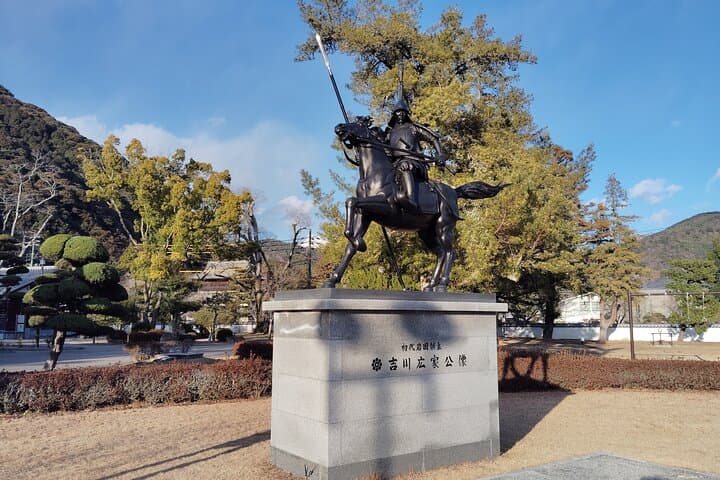 Kintai Kyo Bridge and Iwakuni Castle with Local Guide — photo 12