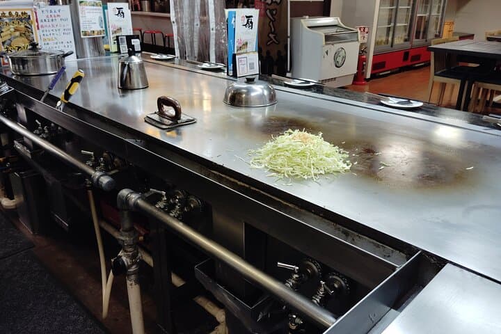 Hiroshima: Okonomiyaki Hopping Tour – Compare 2 Local Styles — photo 8