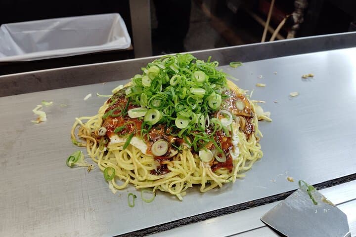 Hiroshima: Okonomiyaki Hopping Tour – Compare 2 Local Styles — photo 5