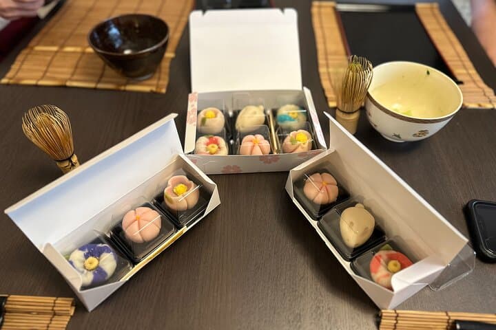 Japanese Sweets Making with Tea Ceremony in Private Studio — photo 3