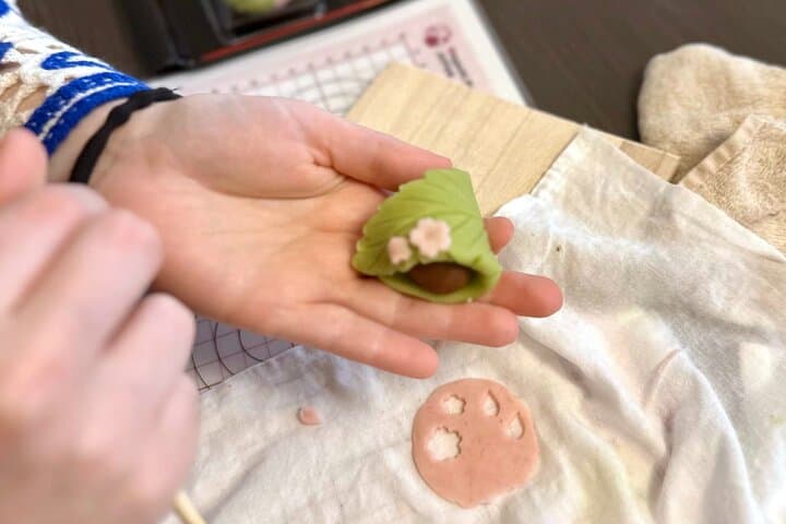 Japanese Sweets Making with Tea Ceremony in Private Studio — photo 6