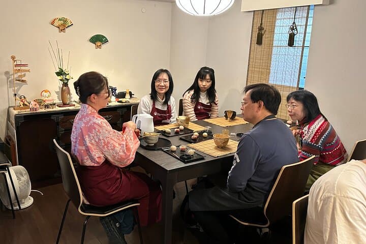 Japanese Sweets Making with Tea Ceremony in Private Studio — photo 10