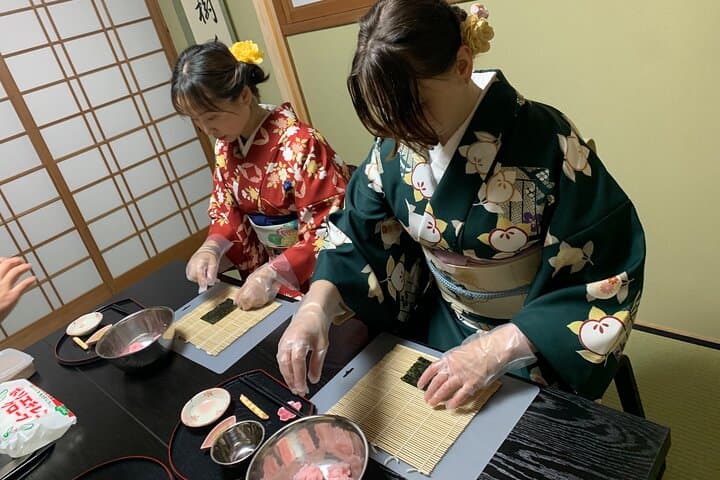 Kyoto : Art Sushi Rolls Experience in 150 Years Old Townhouse — photo 7